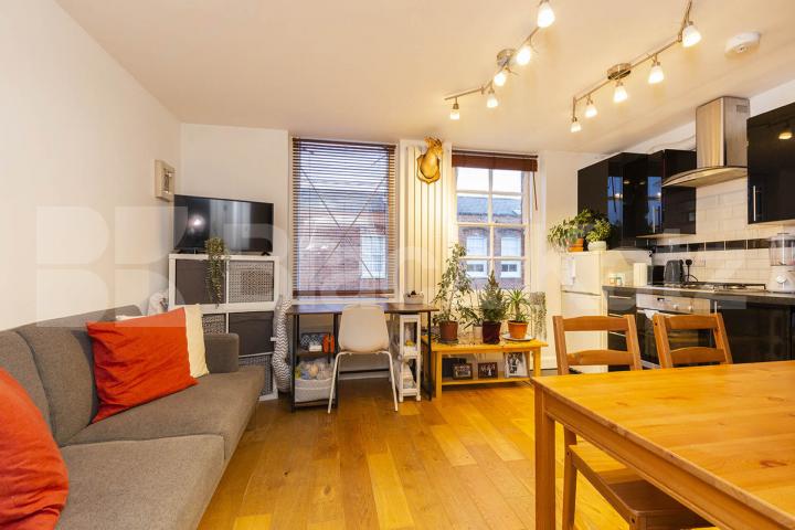 Located in a prime area close to the vibrant upper street with tons of amenaties Paget Street, Angel